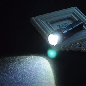 QXMOVING Водонепроницаемый зум USB перезаряжаемый Тактический T6 светодиодный маленький фонарик Power Bank Многофункциональный мощный фонарик