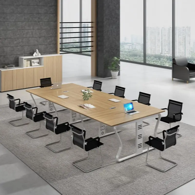 Ofis mobilyaları dayanıklı ahşap toplantı masası büyük kapasiteli demir çerçeve konferans masası ofis binası için soket ile