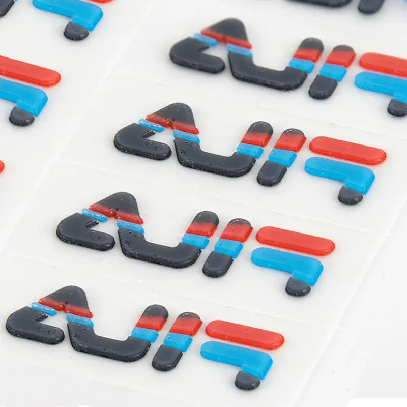 China Impresión de logotipo personalizado 3D silicona PVC TPU Etiqueta de transferencia de calor parche sombrero camiseta prensa de calor hierro en la etiqueta de la ropa