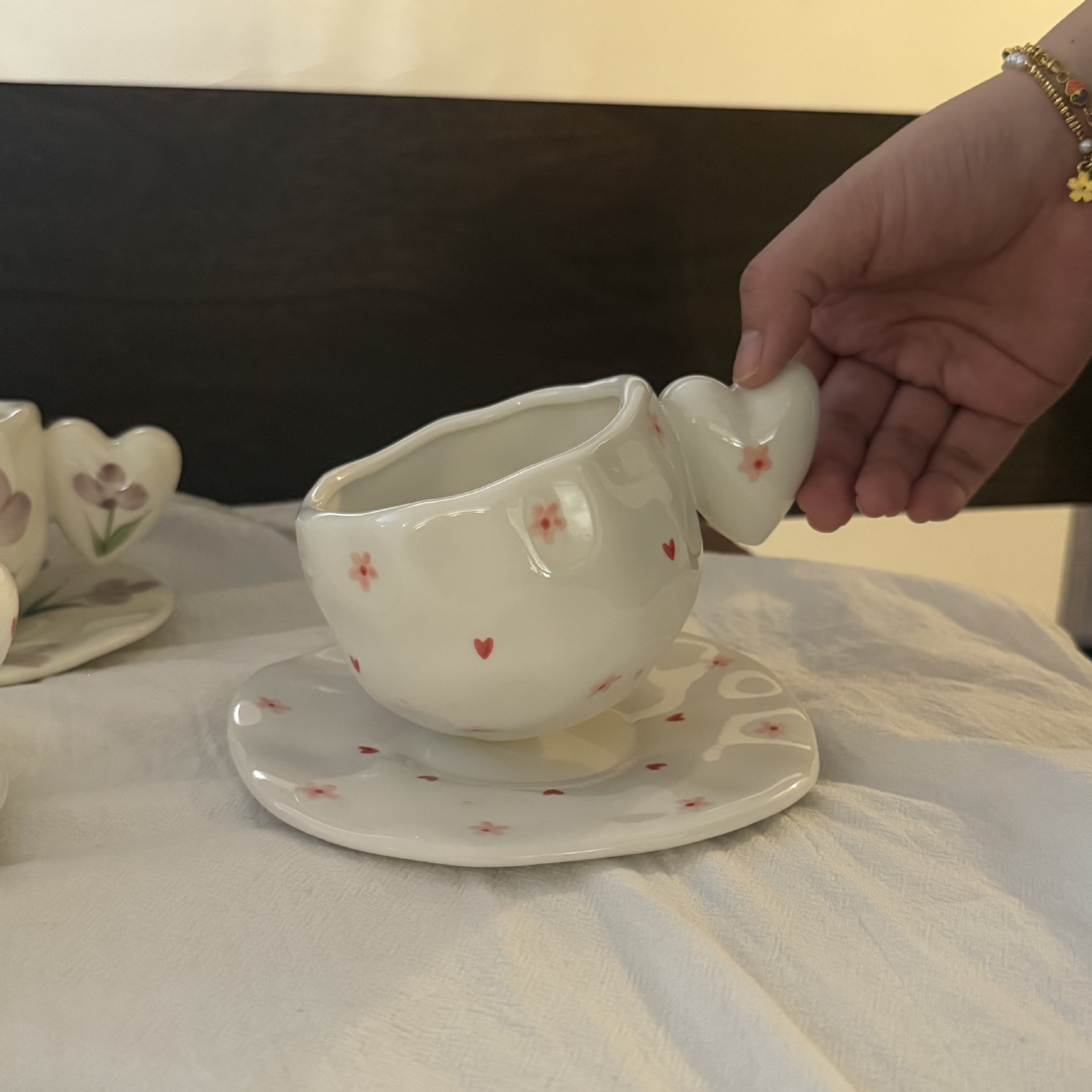 Taza de amor con diseño floral pequeño, 300 ml, plato de 16 cm.