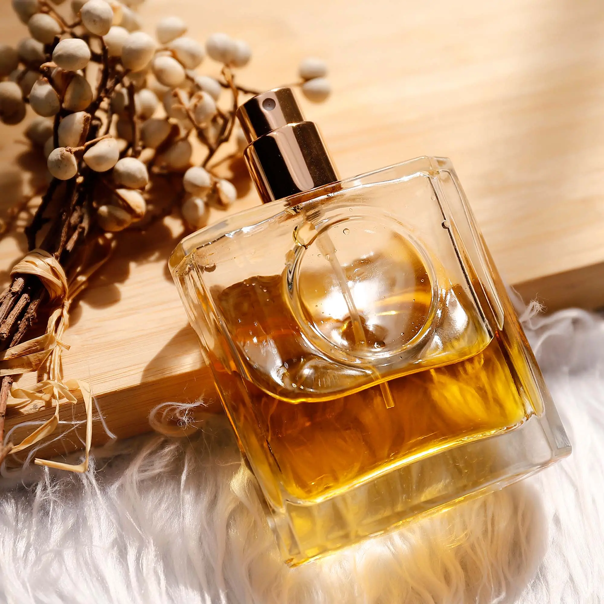 Frasco de vidro de perfume recarregável para fragrância em spray quadrado liso de luxo vazio de 50ml
