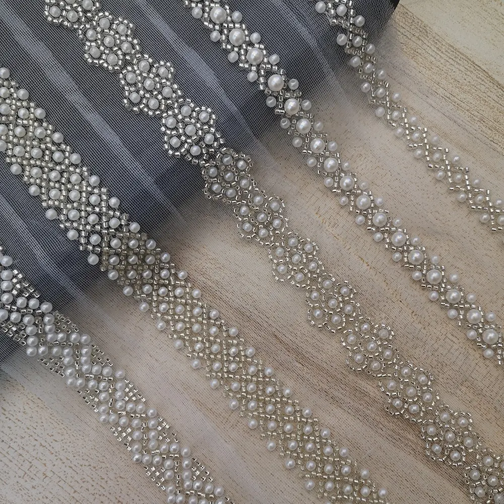 Disposizione in rilievo di perline da sposa in pizzo decorativo all'ingrosso in rilievo dall'iarda
