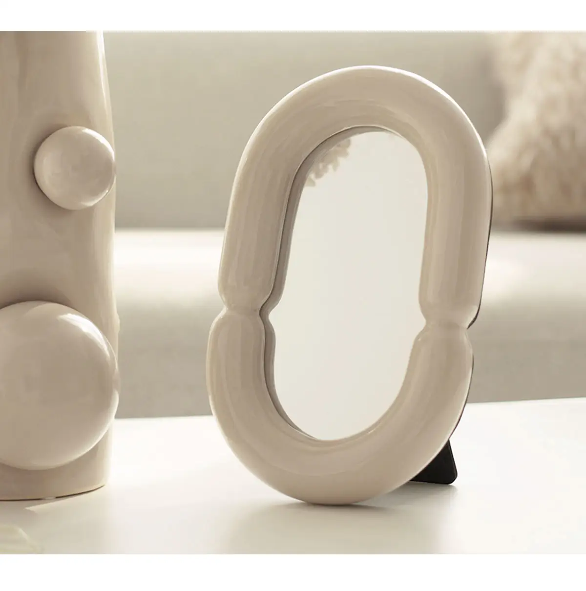 Specchio cosmetico camera da letto toletta ceramica 2023 vendita calda nuovo specchio per il trucco di lusso ovale leggero specchio per il trucco strumento per il trucco