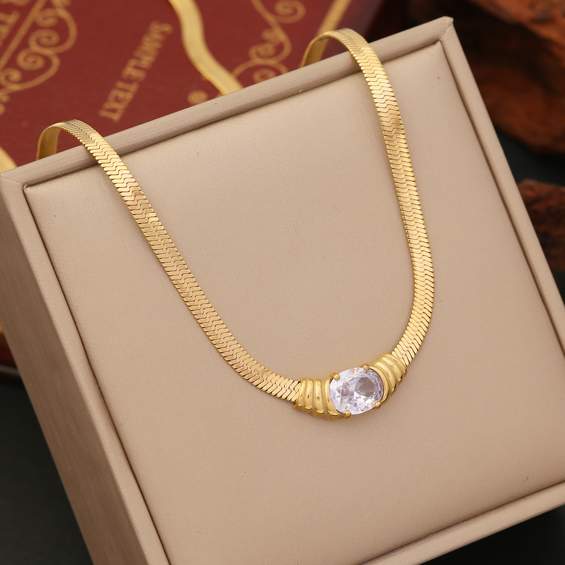 Collier blanc