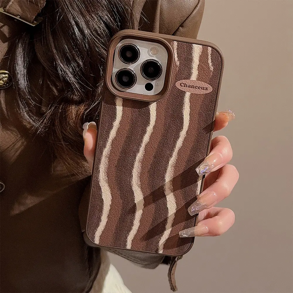 Coque de téléphone rigide anti-chute en cuir à rayures marron vintage pour iPhone 15Promax
