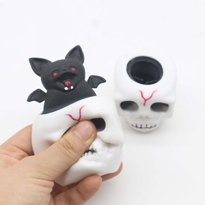 Sıcak satış cadılar bayramı yoğurun sıkmak fincan sıkmak kafatası Pop yarasa oyuncaklar cadılar bayramı Fidget sıkmak stres topları Spoof şaka oyuncak - Product Image 2