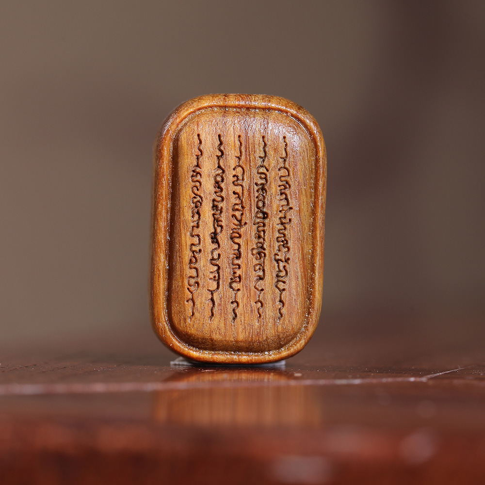 9.Cinq bandes de bois de santal vert