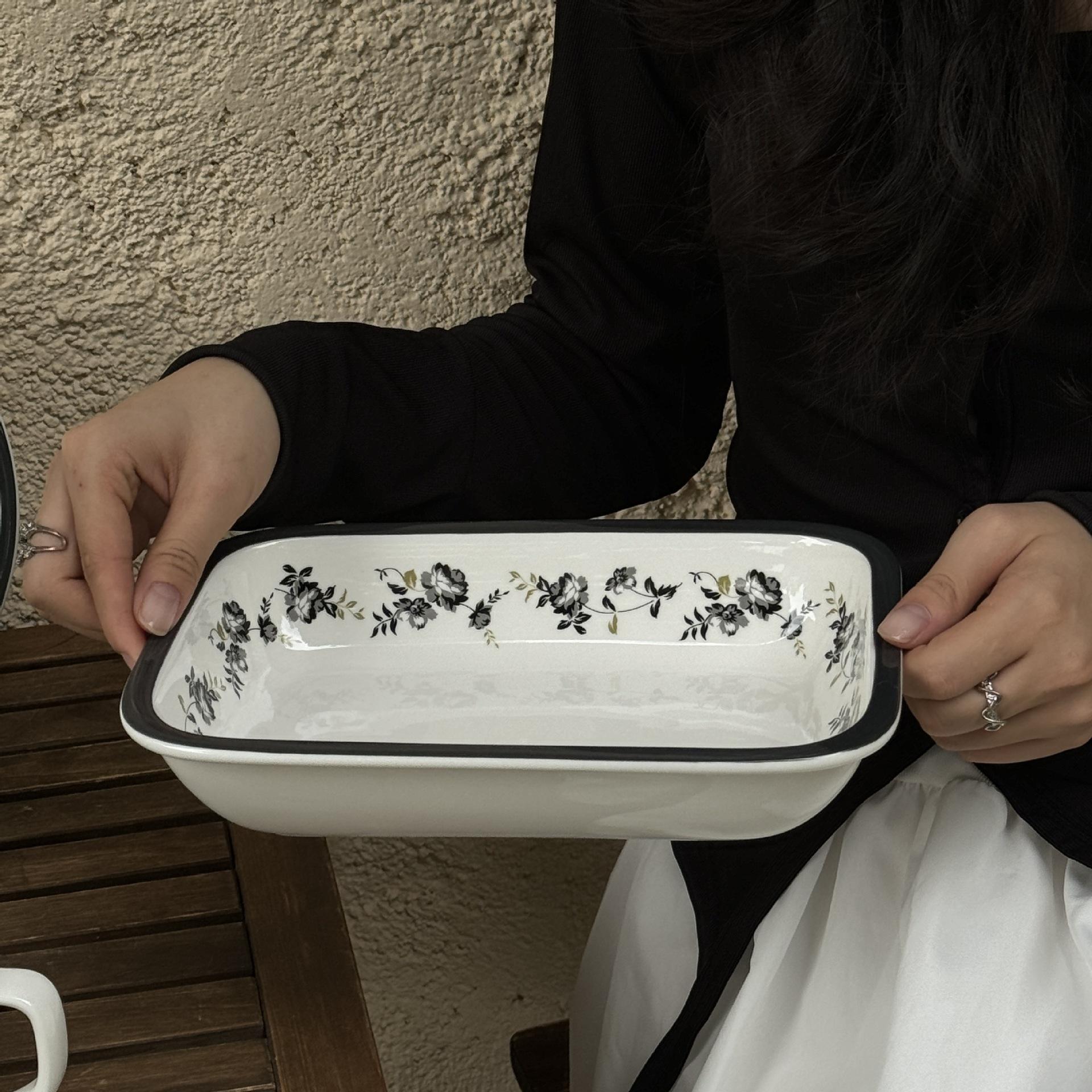 จานสี่เหลี่ยมขอบดำลายดอกไม้21*15*10