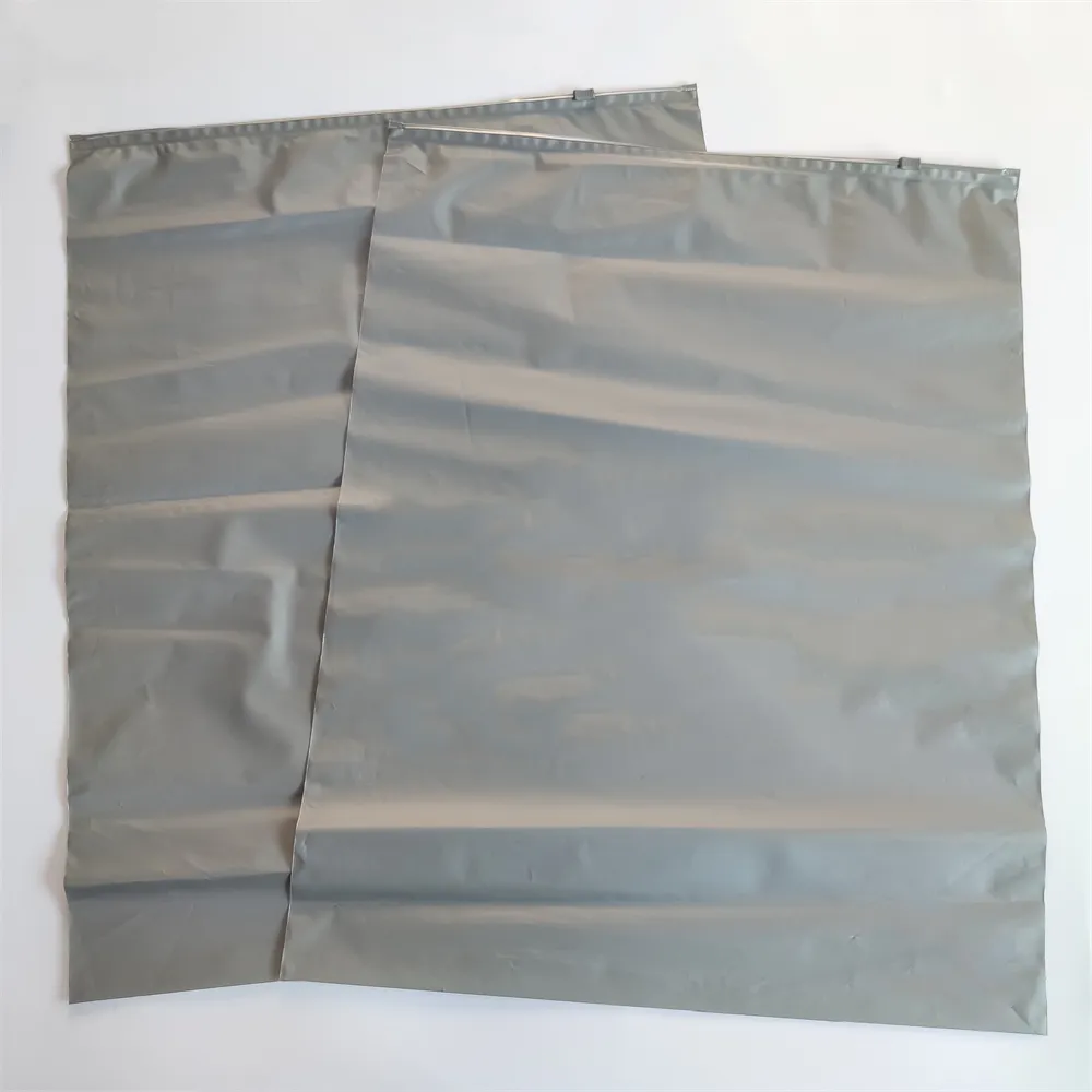 Sacs à fermeture éclair givrés gris personnalisés avec Logo, fermeture à glissière recyclée, sac d'emballage en plastique mat pour vêtements