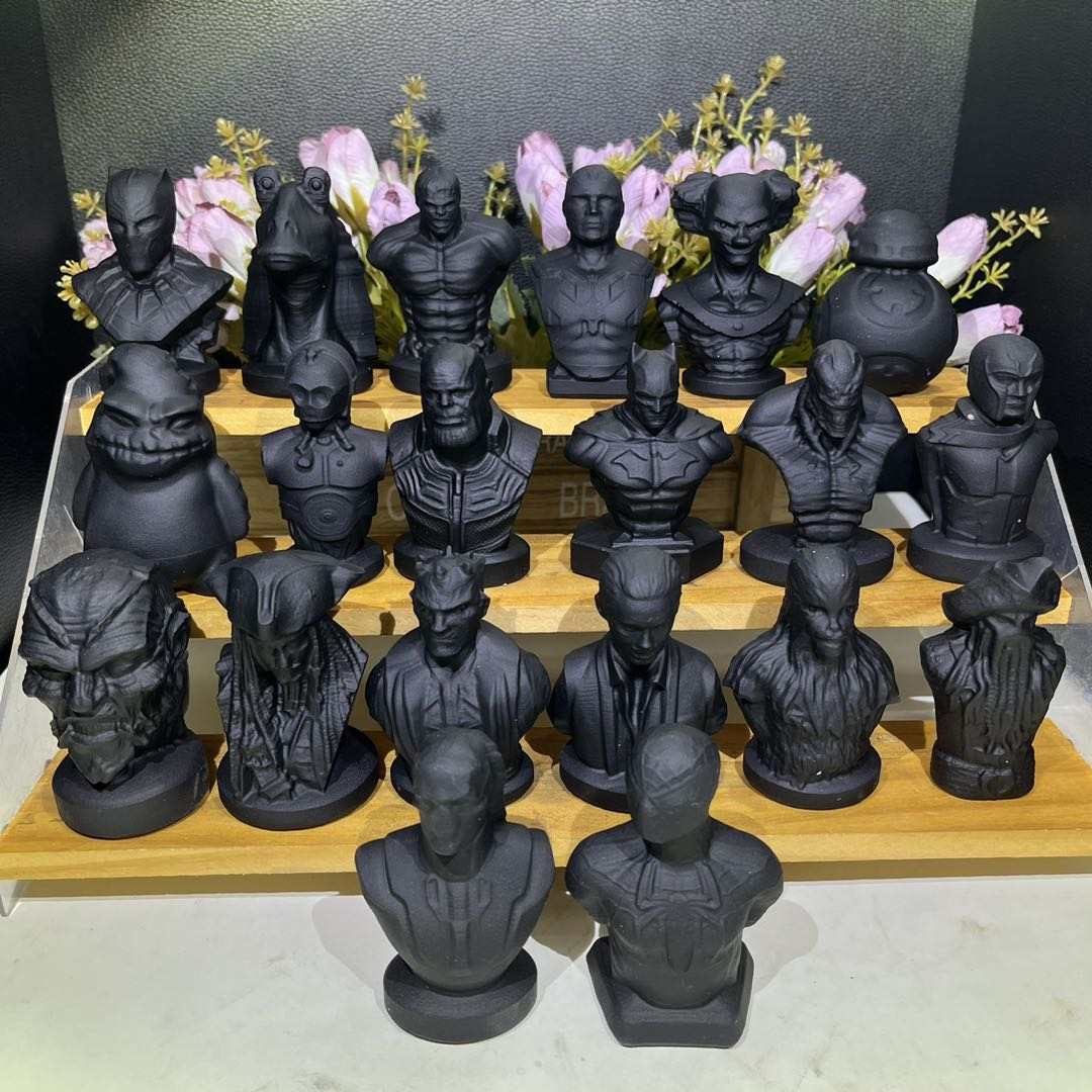Sculptures en obsidienne noire