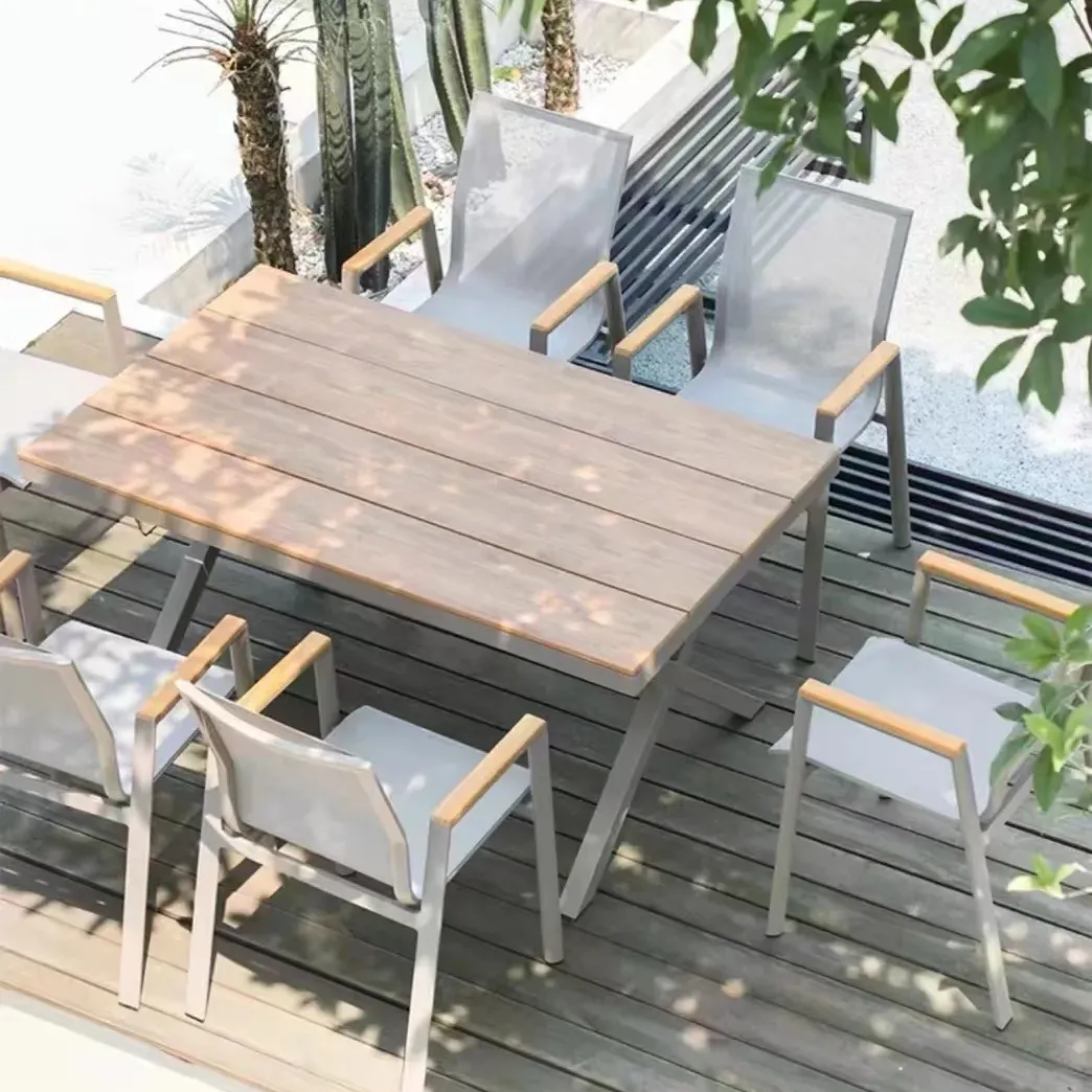कम कीमत वाले रेस्तरां आउटडोर गार्डन सेट डाइनिंग स्टैकिंग लकड़ी की कुर्सी और टेबल