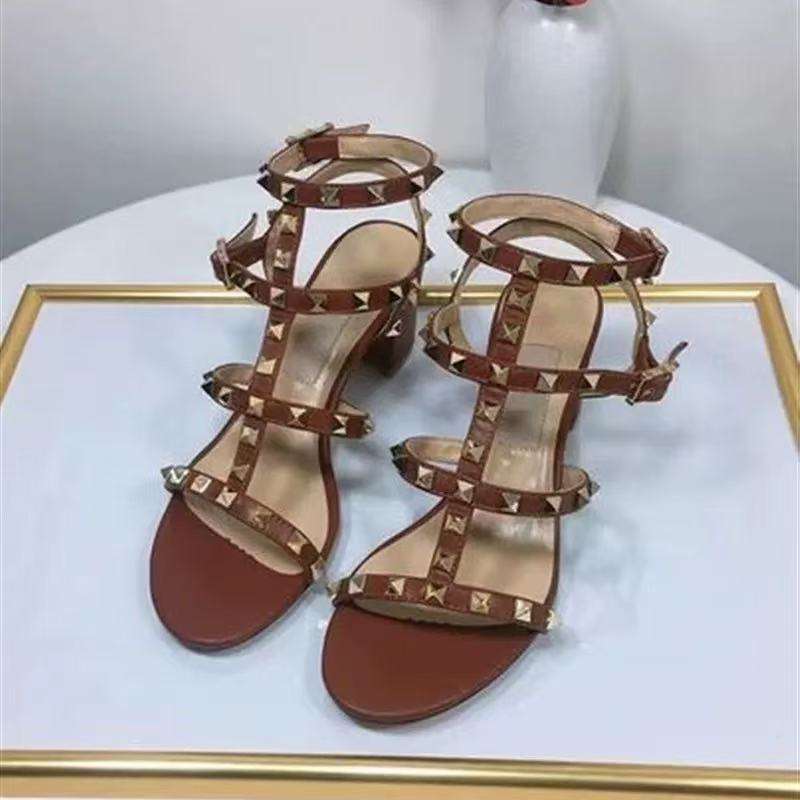 สีน้ำตาล