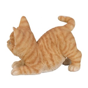 顽皮的橙色虎斑猫小猫收藏雕像手绘猫雕像花园装饰