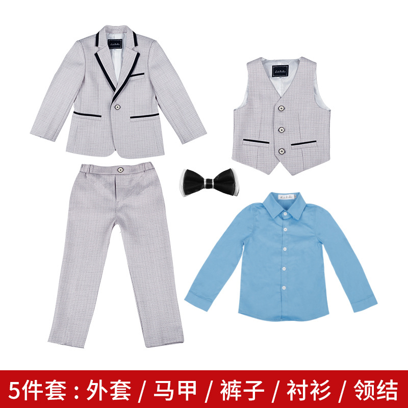 Ensemble cinq pièces gris (avec chemise bleue)