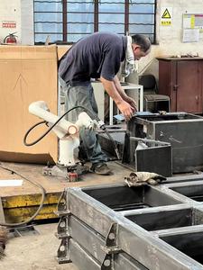 Un Robot di saldatura intelligente portatile con una capacità di carico di 3KG che può essere utilizzato in vari scenari - Product Image 4