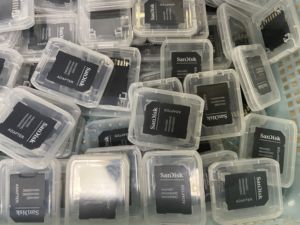 SanDiskSDカードアダプターメモリカードリーダーオリジナルのsandiskブランドのSDアダプター (ボックス付き)