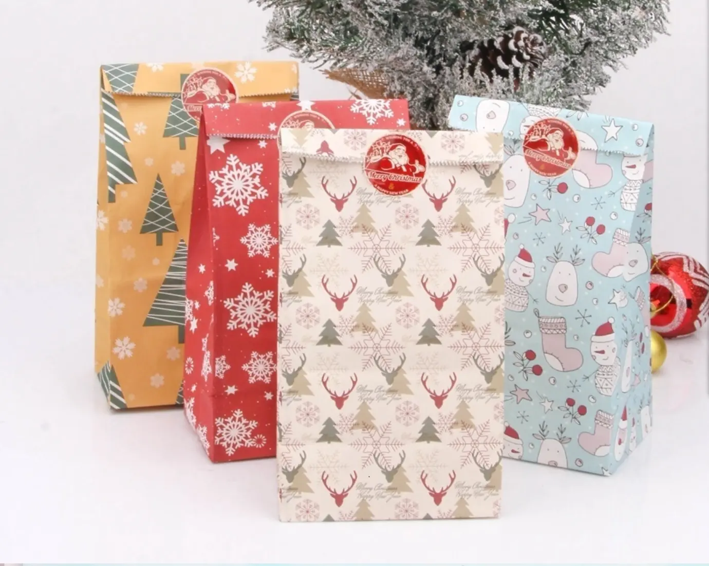 Neue Produkte Kraft Weihnachten Papier Geschenk Tasche Süße Süßigkeiten Cookie Verpackung Box mit aufkleber