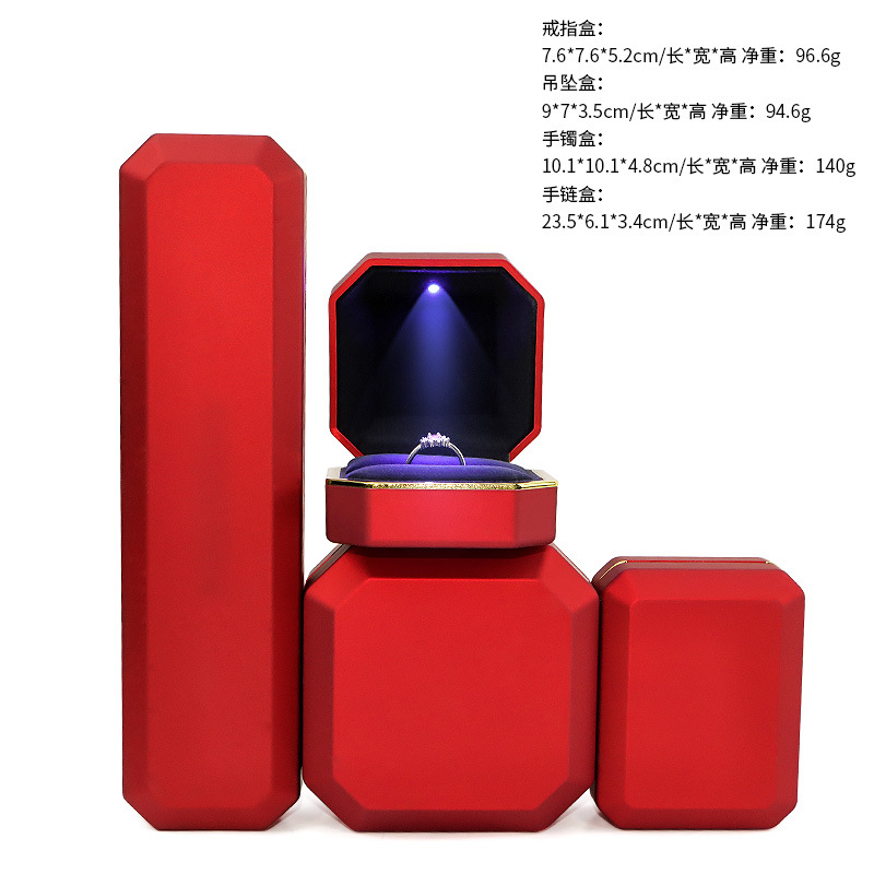 สีแดง