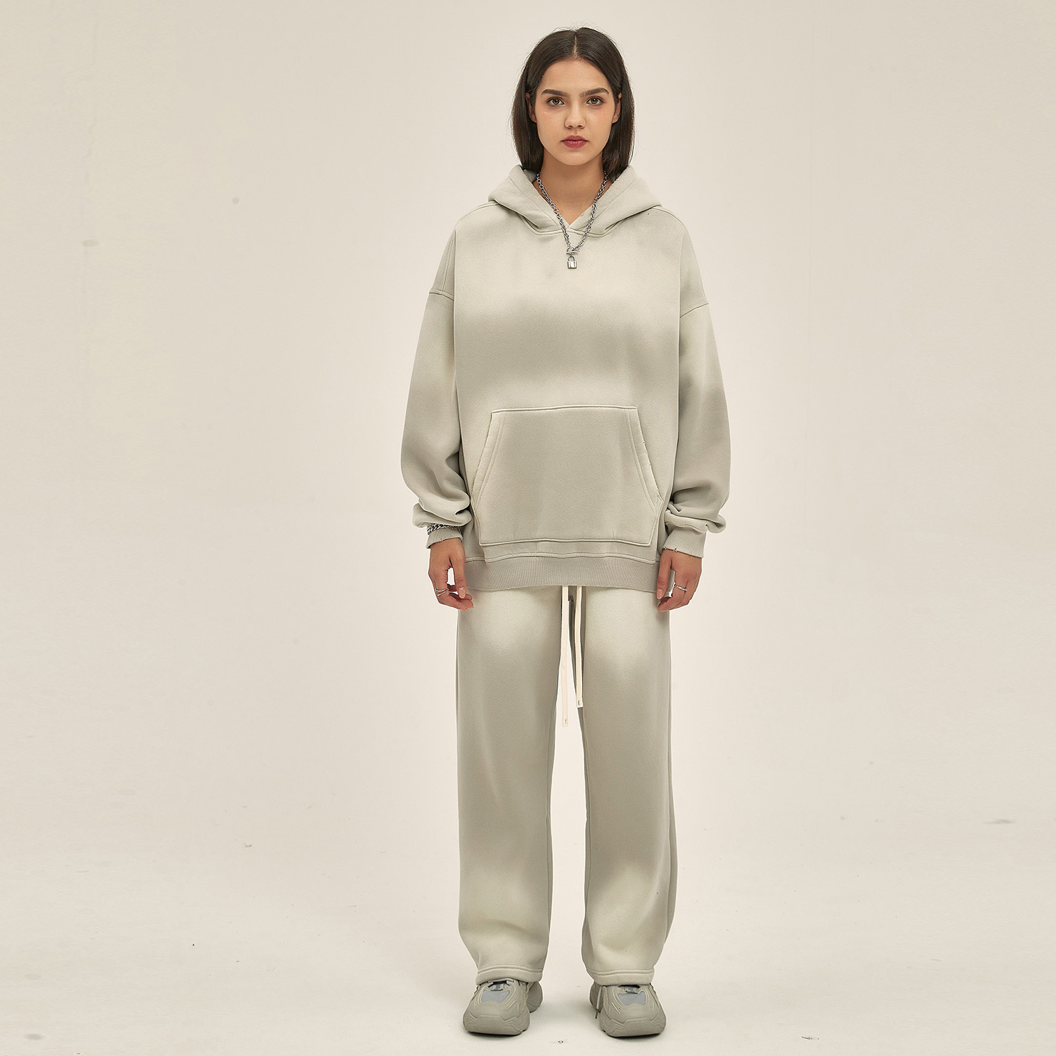 Conjunto gris claro