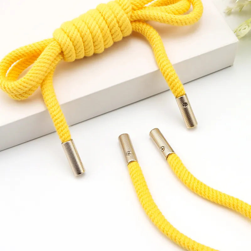 Campioni gratuiti puntali in metallo personalizzati corde con cappuccio con cacciavite corde in cotone giallo Twist