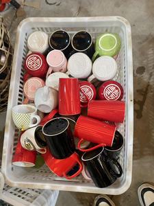 Fabrika düşük fiyat depo stok renk sır seramik kupalar toplu porselen çoklu renk desen sözleşmeli seramik kupalar - Product Image 4
