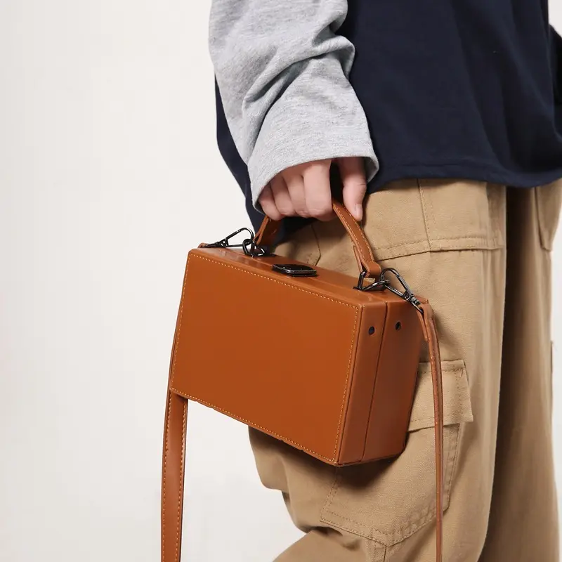 Nueva marca de moda bandolera bolsa de caja al por mayor de alta calidad caja dura Mini sobre bolsas de mensajero para mujeres y hombres