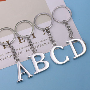 定制姓名字母吊坠钥匙扣小礼品，采用合金制成的大写和小写英文字母 - Product Image 1