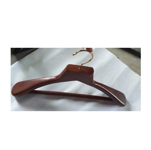 畅销服装木制衣架的惊人设计时尚定制家居装饰出口商时尚衣架 - Product Image 1