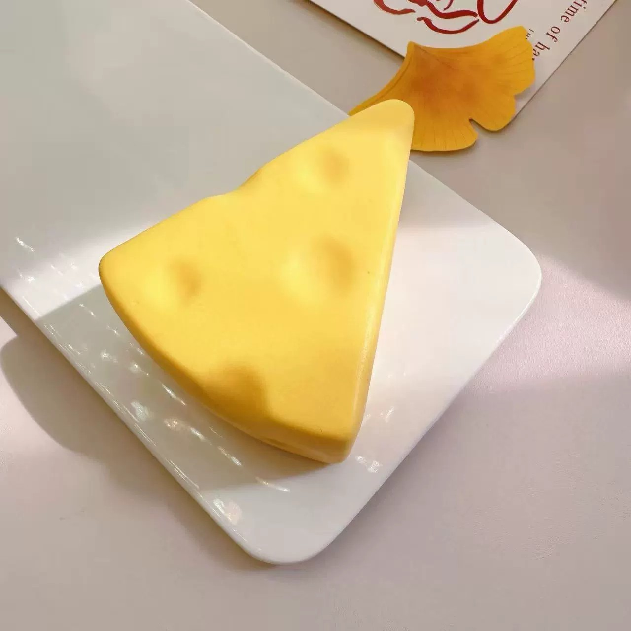 Queso triangular suave y húmedo en bolsa OPP.