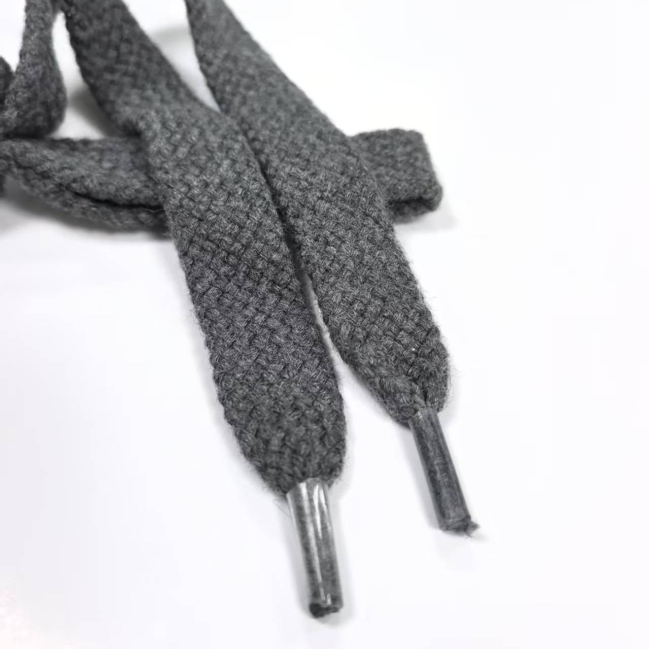 Cuerda plana de algodón gris
