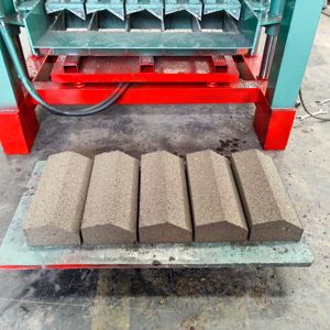 Macchina per la produzione di blocchi di mattoni cavi in calcestruzzo ad alta efficienza per la produzione di mattoni - Product Image 3