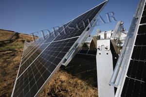 Sistema di tracciamento del pannello solare fotovoltaico su larga scala per centrali elettriche