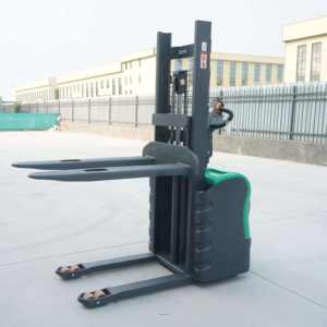 מלגזה חשמלית HZHI דגם CDDB 2 טון, גובה הרמה 3 מטר, עם תורן דו-שלבי וסוללת ליתיום 48V DC, הפעלה בעמידה - Product Image 6