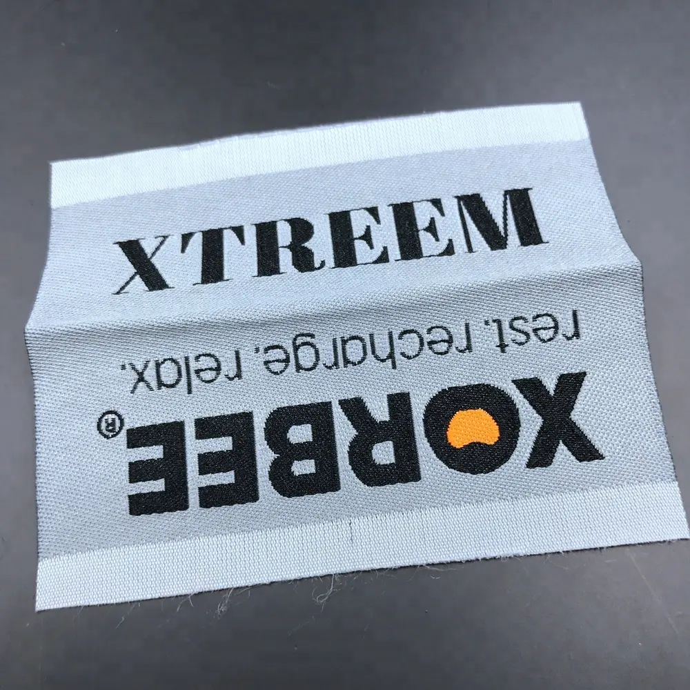 Étiquettes en tissu privées étiquettes de cou imprimées personnalisées logo de marque de bord tissé étiquettes principales de jean en satin noir brillant pour vêtements