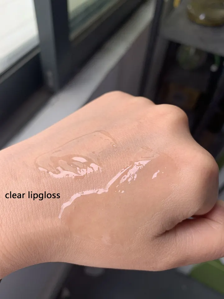 Brillant à lèvres transparent