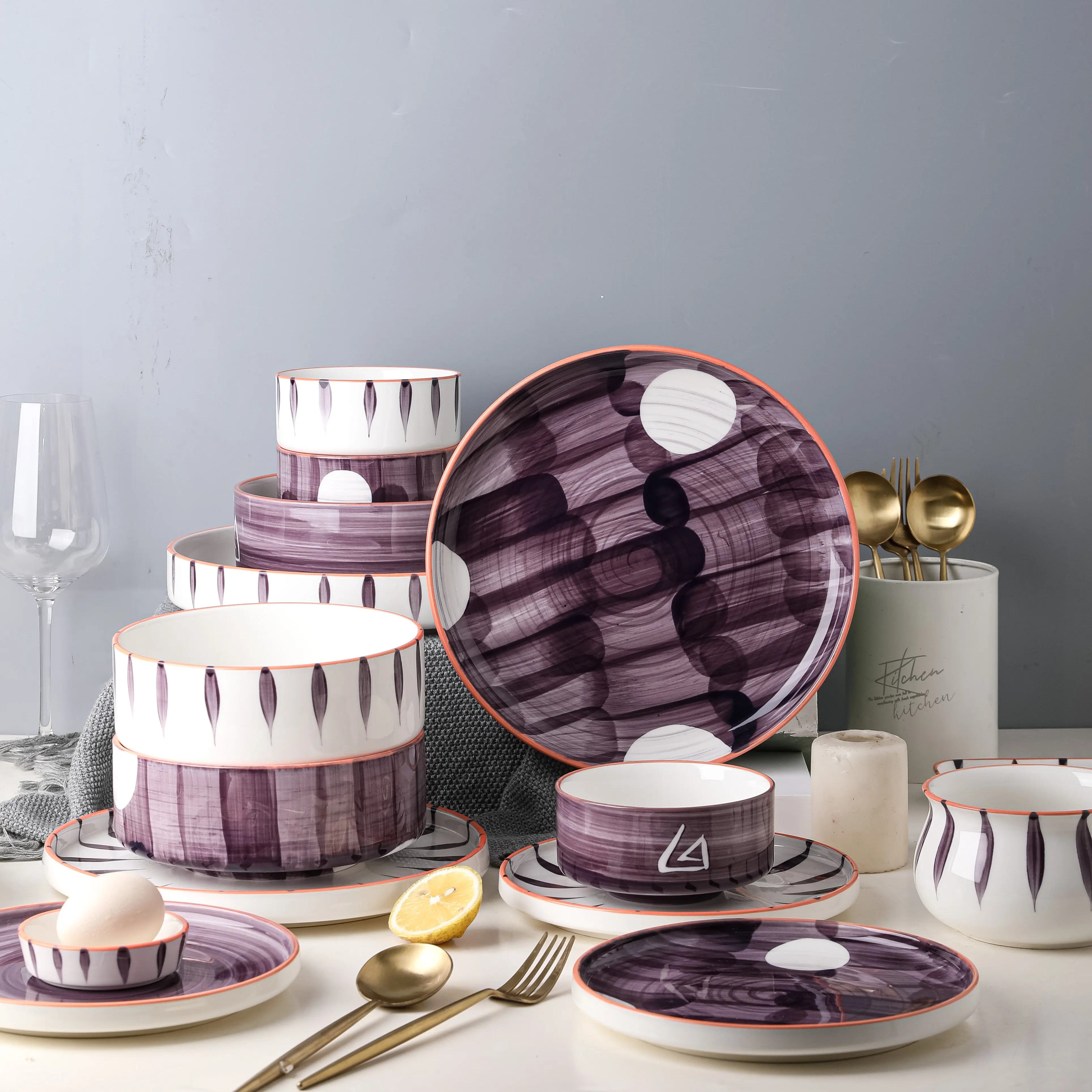 Luxury Smaltato viola piastre 24pcs new bone china set di stoviglie piatti servizio su misura set di cena