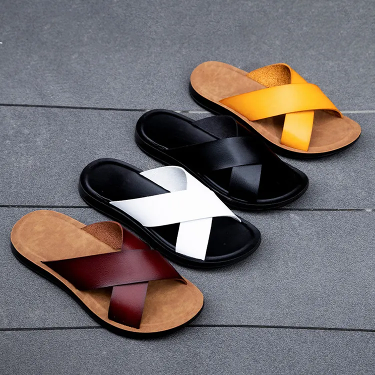 2024 Sandalias Tendencia de moda Cross Band Sandalias ligeras Zapatillas de cuero de PU marrón para hombres