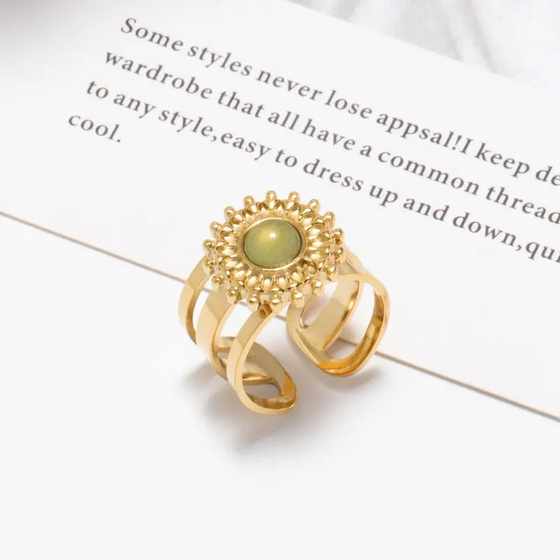 L'anello in acciaio al titanio in pietra naturale non sbiadisce l'anello aperto in oro vintage europeo e americano con ornamento a mano