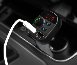 805E车载充电器双<span class=keywords><strong>USB</strong></span>多功能无线免提车载BT套件读取tf卡/<span class=keywords><strong>USB</strong></span>音乐车载无线调频发射器