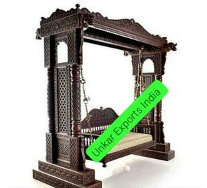 真鍮チェーンセット付き手彫りソリッドチーク材スイング。ルームマハラジャ伝統的な木製スイングJhoola for Living RoomSWING