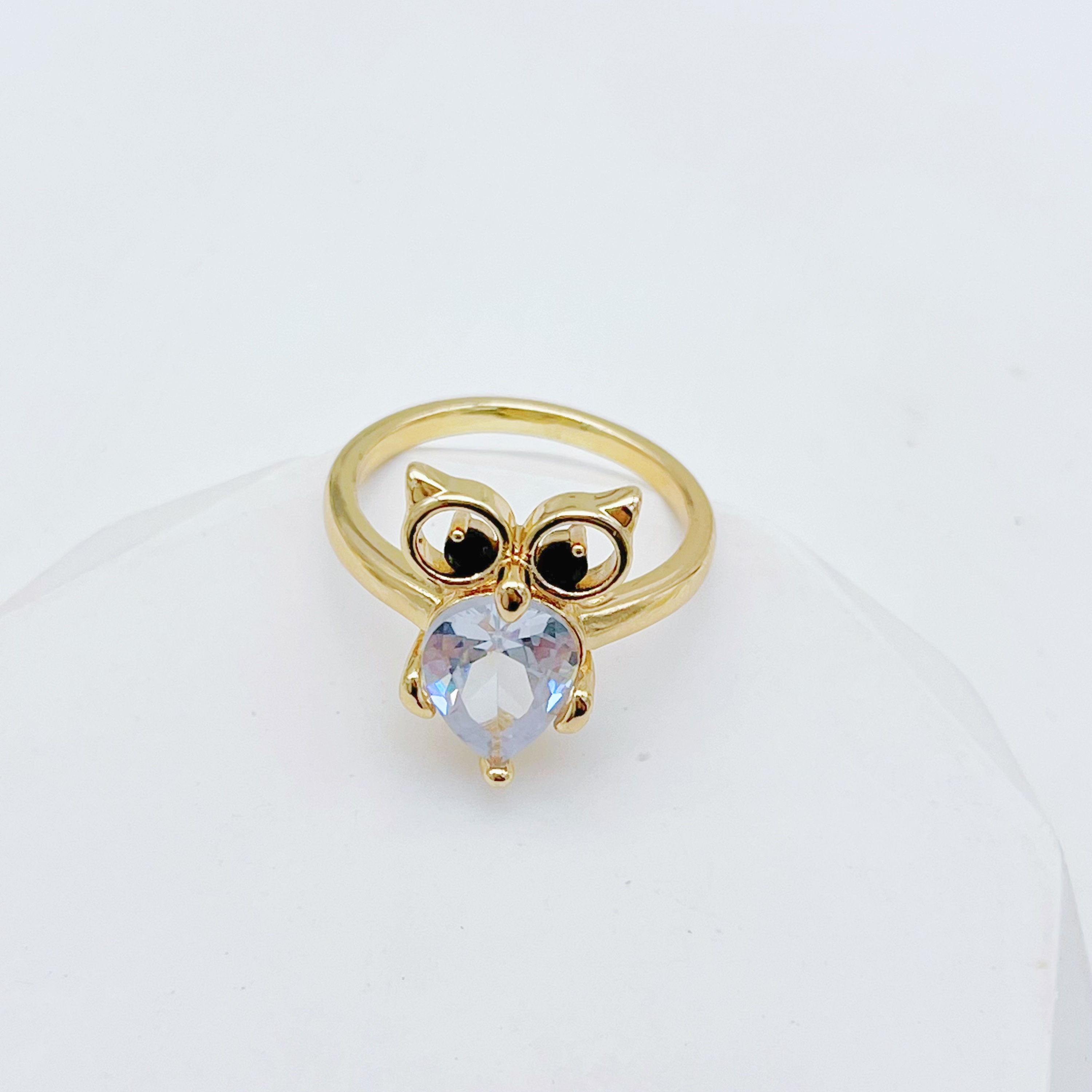 Gold-oval