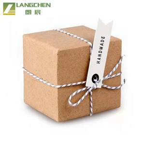 Papel ecológico con impresión de logotipo personalizado, etiqueta colgante de joyería pequeña con cadena elástica, forma rectangular redonda, negra y blanca
