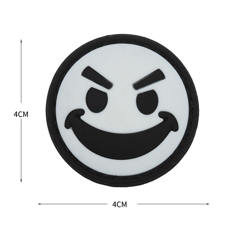 หัวกะโหลกสีขาว หน้ายิ้ม เรืองแสง