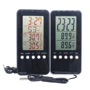 Reloj despertador electrónico de temperatura interior y exterior con pantalla LCD de tres columnas electrónico de escritorio para el hogar con cable - Product Image 2