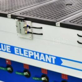 Blue Elephant 4 ejes CNC enrutador de madera 1530 ATC máquina de grabado 3D para carpintería con husillo giratorio a la venta - Product Image 4
