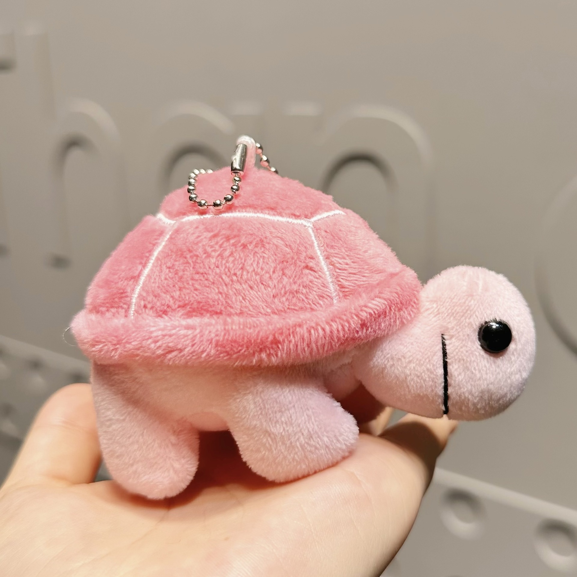 Peluche tortue-chaîne argentée couleur unie rose