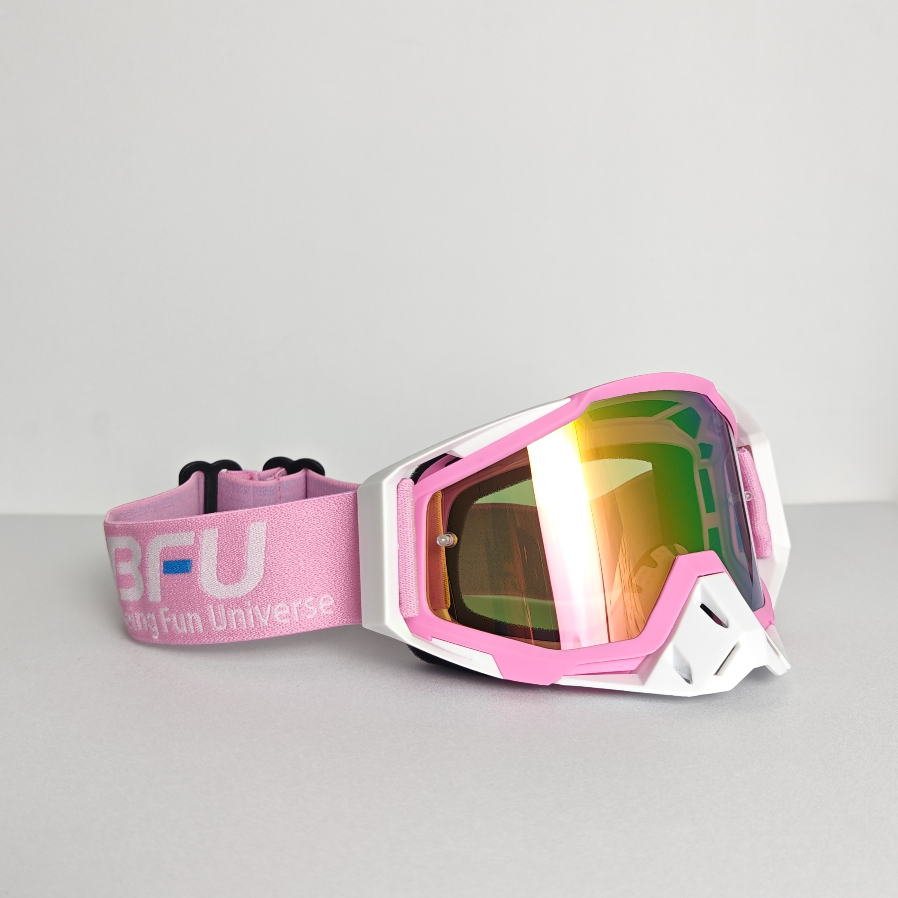 Lunettes roses à monture rose