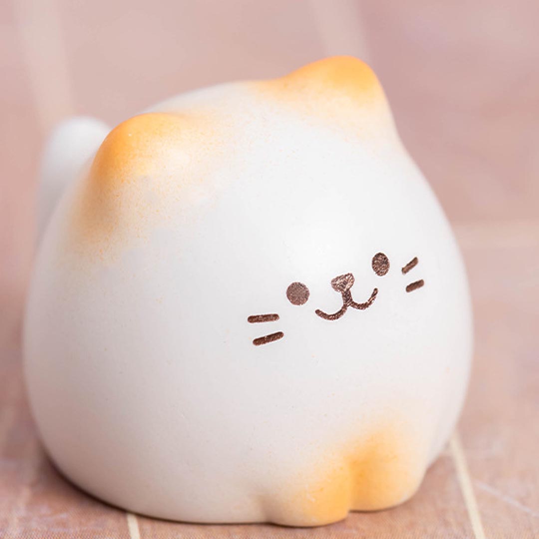 Figurine F