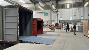 <strong>Loading</strong> Bay <strong>Dock</strong> Levellers Storing <strong>Dock</strong> <strong>Leveler</strong> <strong>Loading</strong> Cargo Handling Machine CE Approval - Product Image 6
