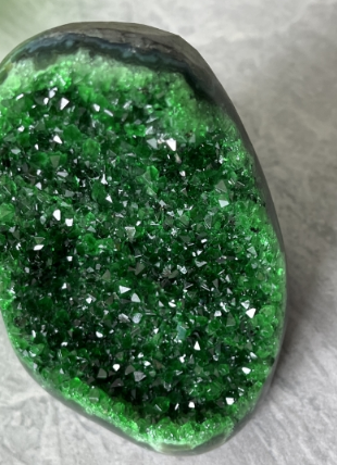 กลุ่มผลึกคริสตัลสีเขียว